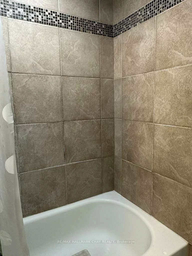 61, Carruthers, Grove East, Barrie