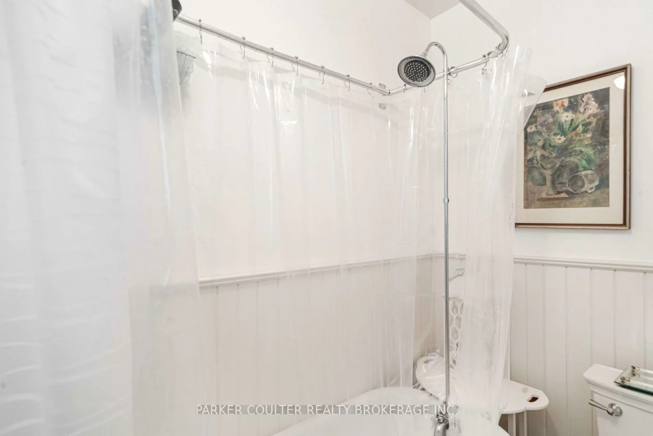 102, Clapperton, Wellington, Barrie