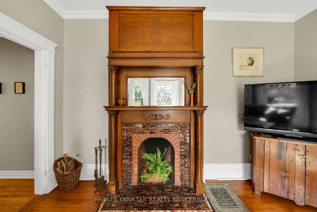102, Clapperton, Wellington, Barrie