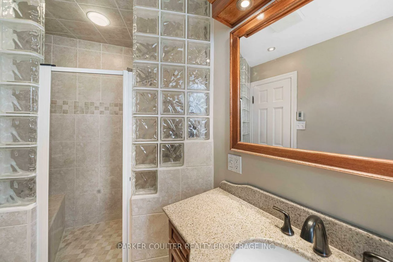 102, Clapperton, Wellington, Barrie