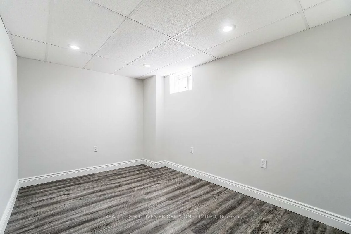17, Drake, Painswick South, Barrie