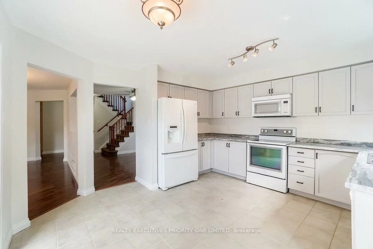 17, Drake, Painswick South, Barrie