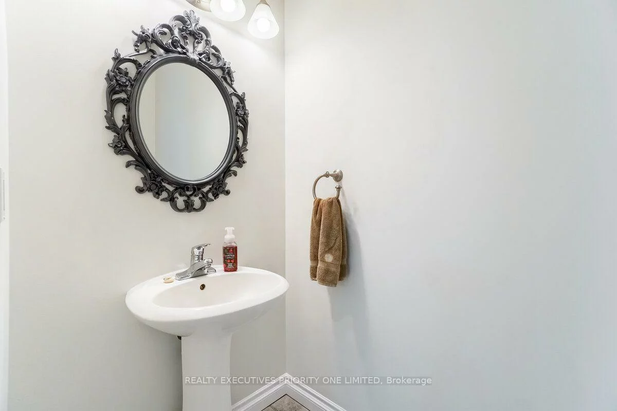 17, Drake, Painswick South, Barrie
