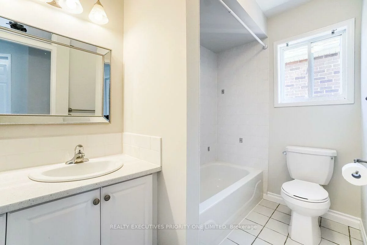 17, Drake, Painswick South, Barrie