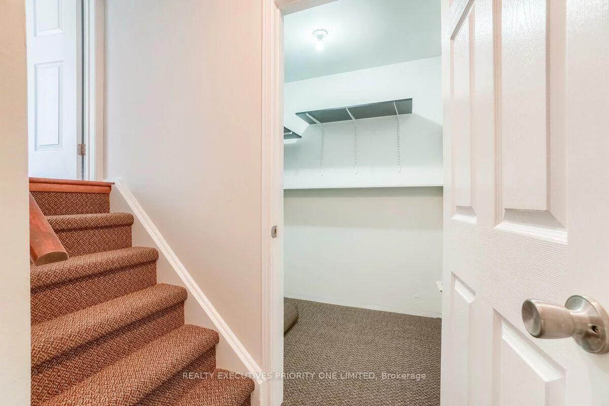 17, Drake, Painswick South, Barrie