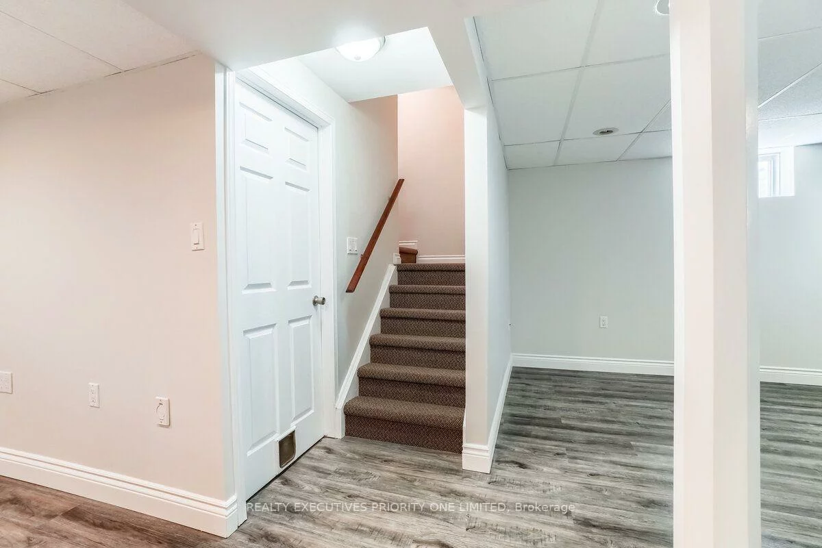 17, Drake, Painswick South, Barrie