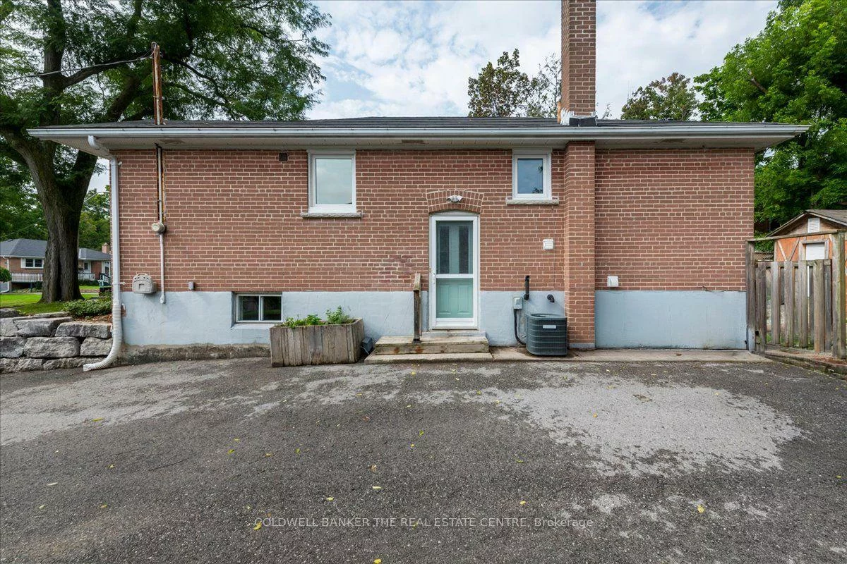 18, Agnes, Wellington, Barrie
