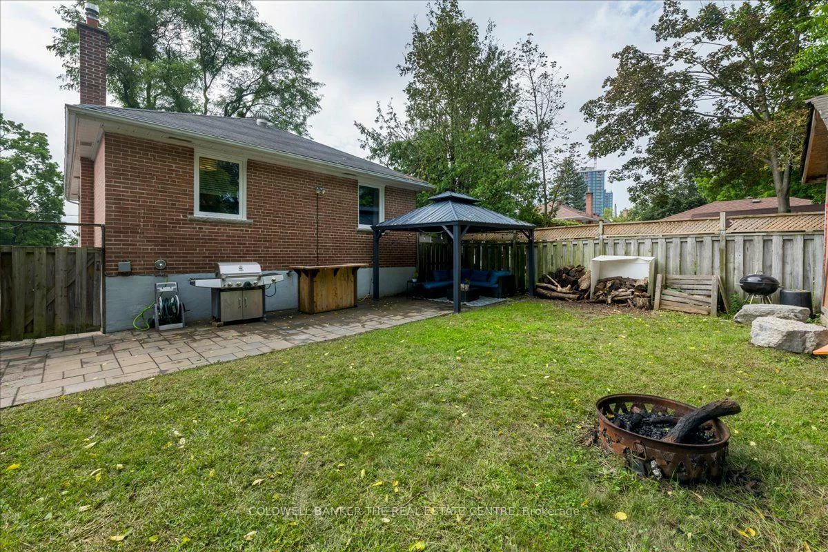 18, Agnes, Wellington, Barrie