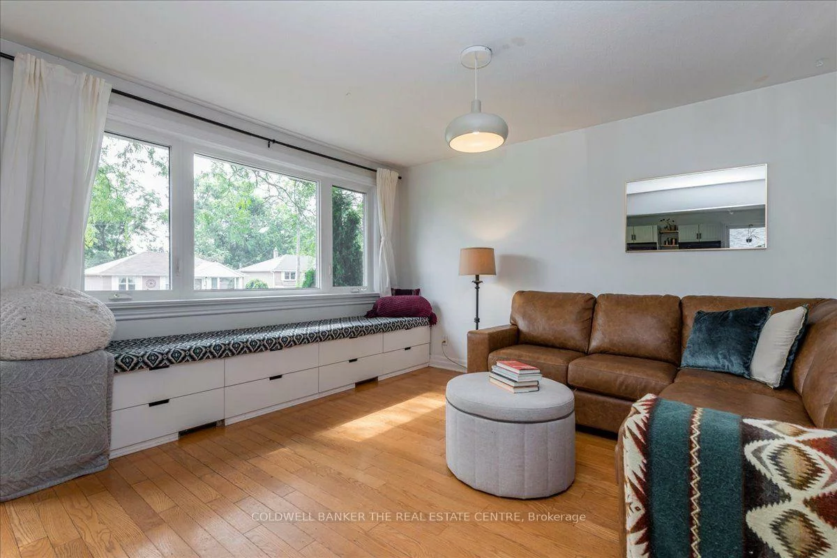 18, Agnes, Wellington, Barrie
