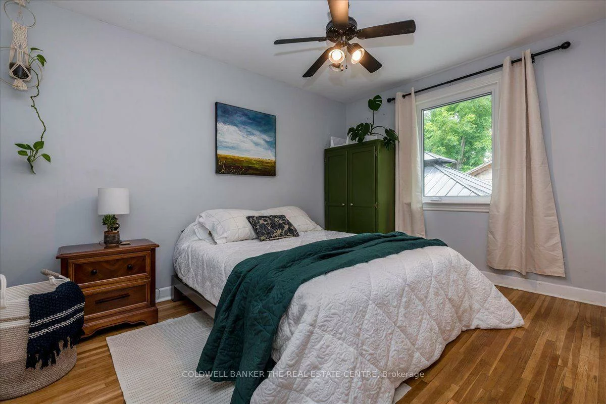 18, Agnes, Wellington, Barrie