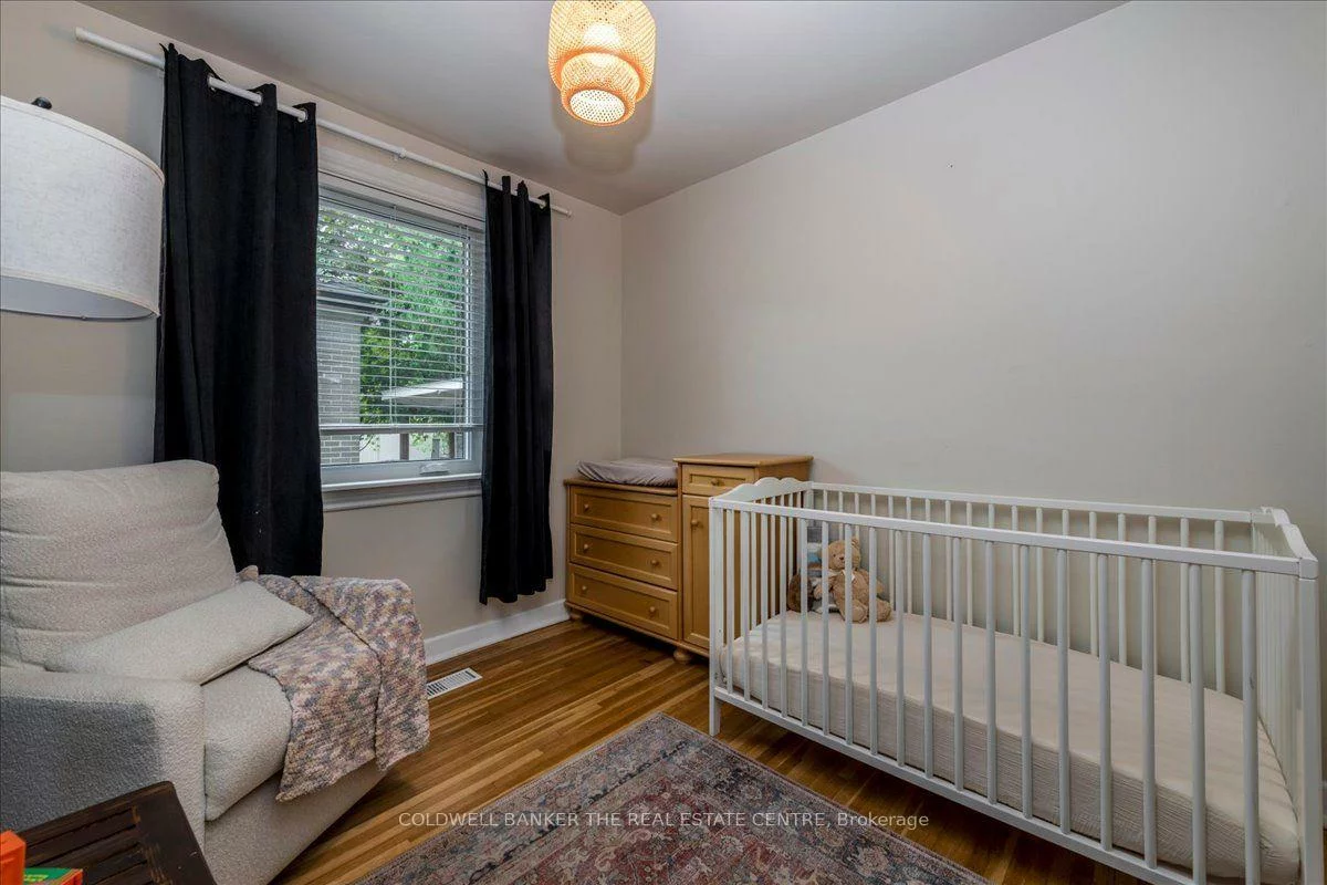 18, Agnes, Wellington, Barrie