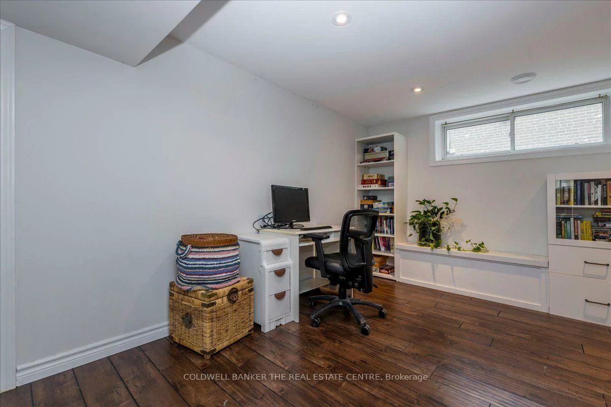 18, Agnes, Wellington, Barrie