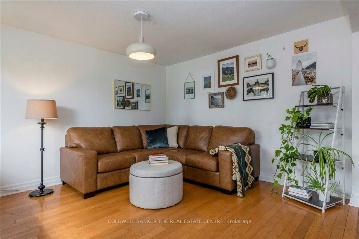 18, Agnes, Wellington, Barrie