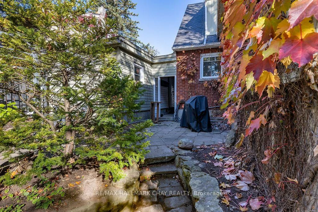 63, Napier, Codrington, Barrie