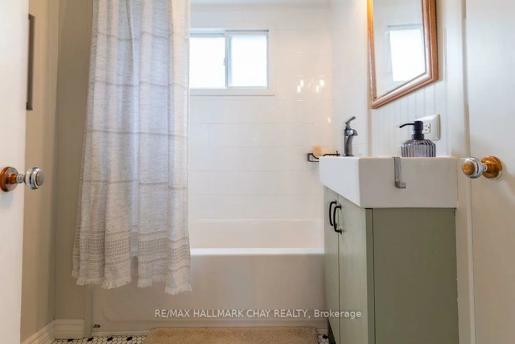 63, Napier, Codrington, Barrie