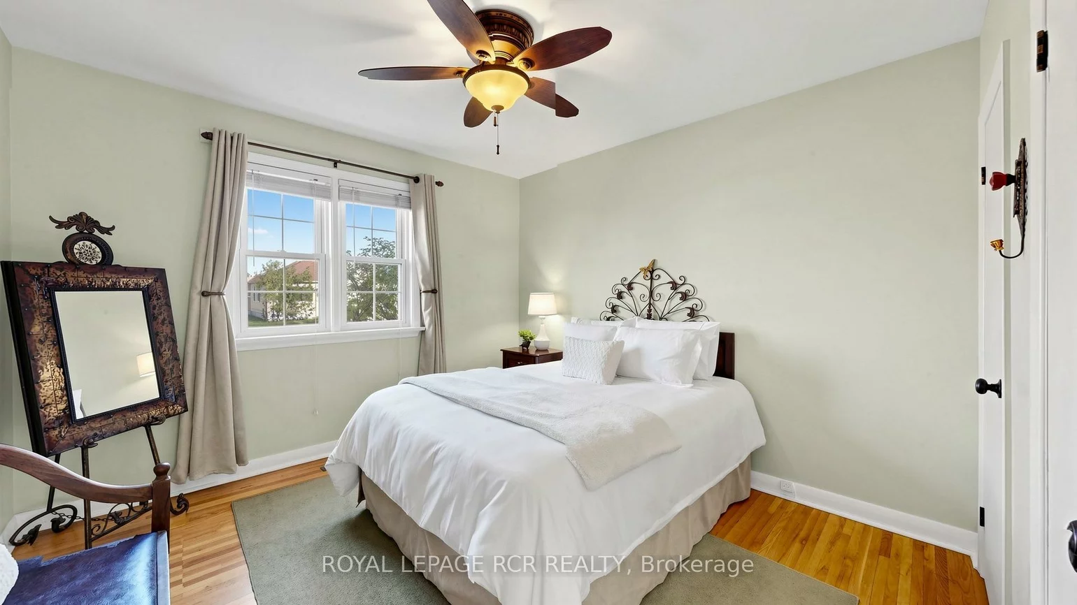 26, Newton, Wellington, Barrie
