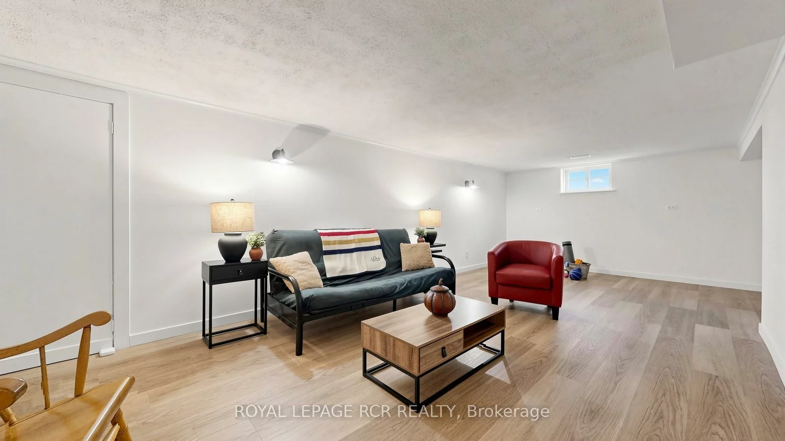 26, Newton, Wellington, Barrie