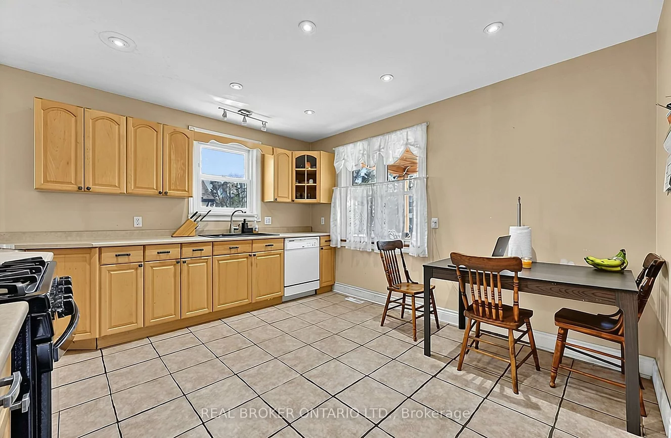42, Donald, Queen's Park, Barrie