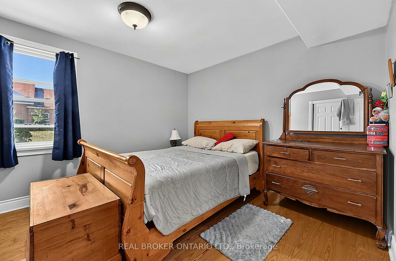 42, Donald, Queen's Park, Barrie