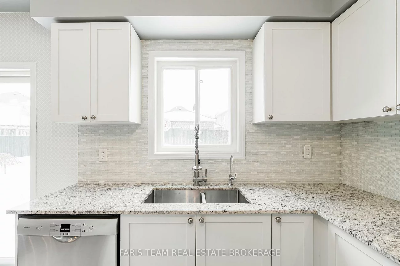 36, Connaught, Innis-Shore, Barrie