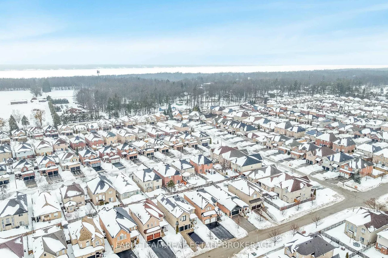 36, Connaught, Innis-Shore, Barrie