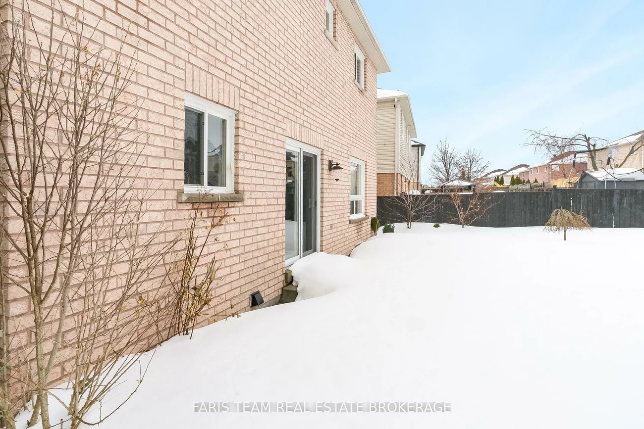 36, Connaught, Innis-Shore, Barrie