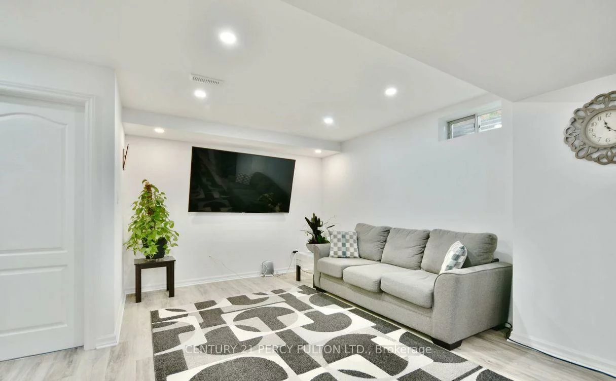 49, Corwin, Bradford, Bradford West Gwillimbury