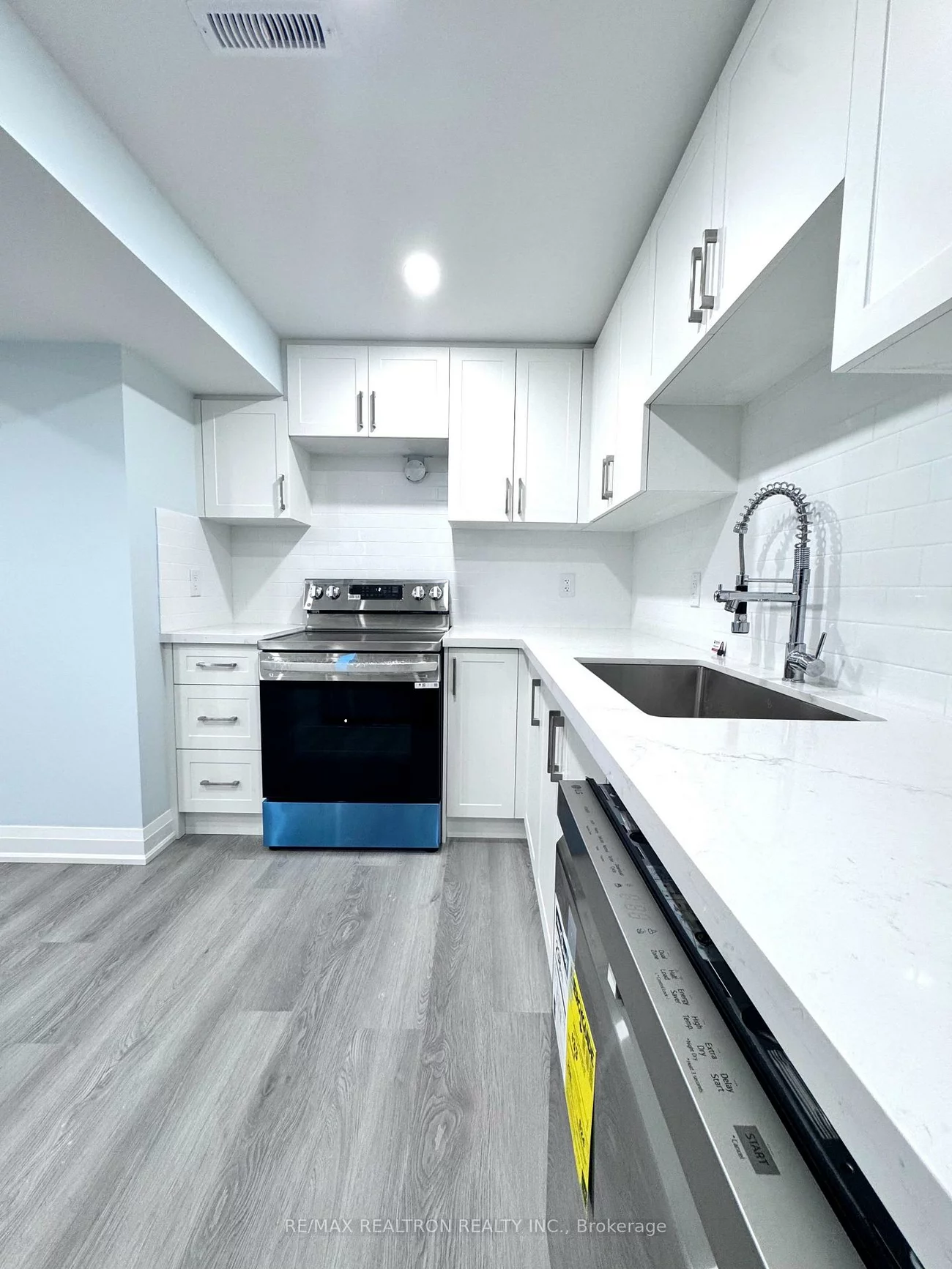 101, Milby, Bradford, Bradford West Gwillimbury