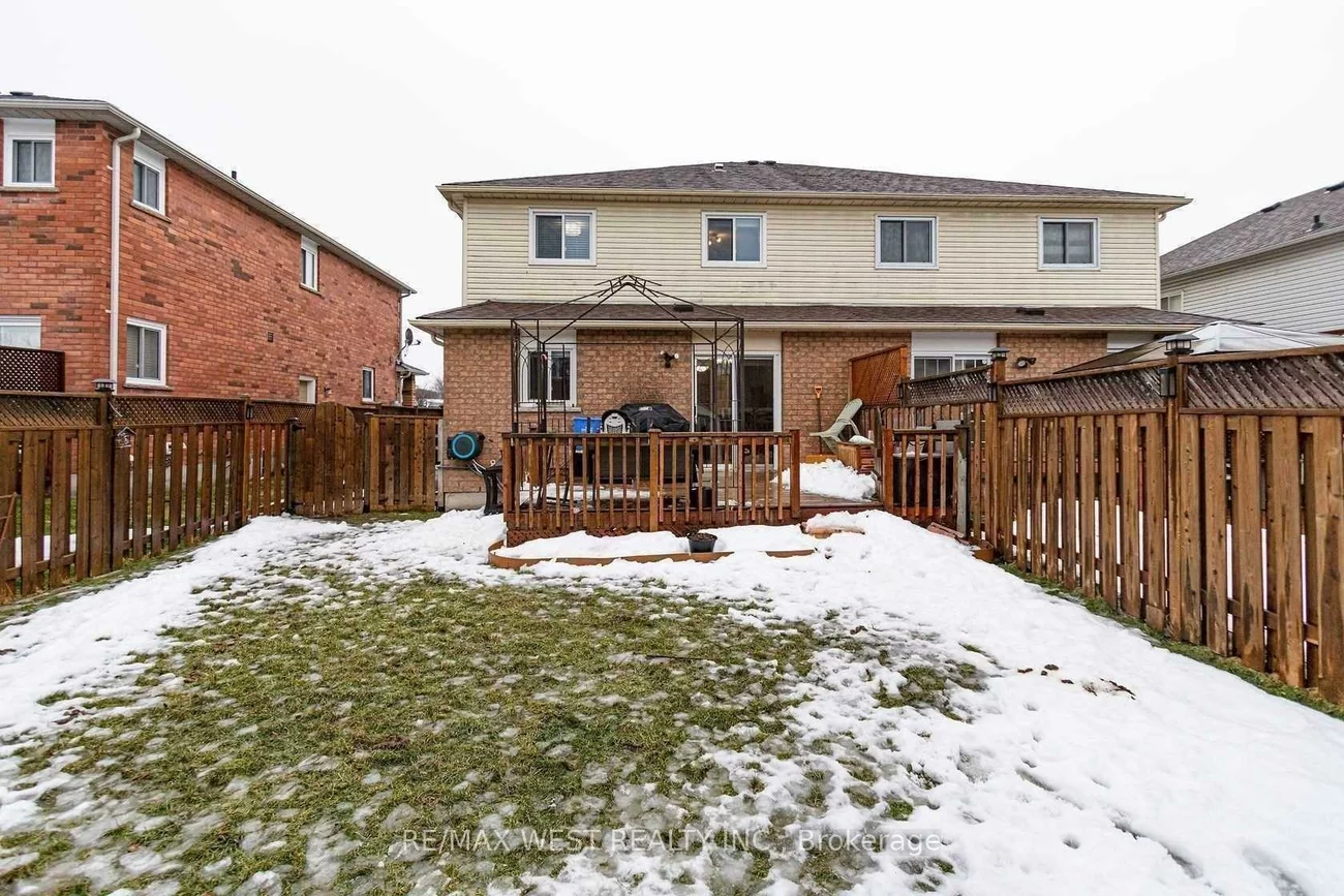 70, Breeze, Bradford, Bradford West Gwillimbury
