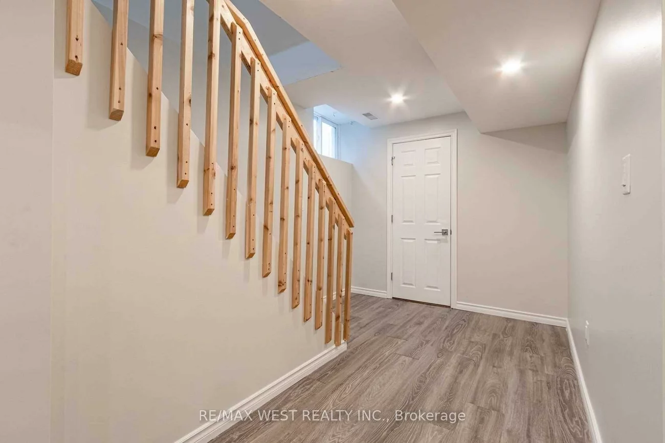 70, Breeze, Bradford, Bradford West Gwillimbury