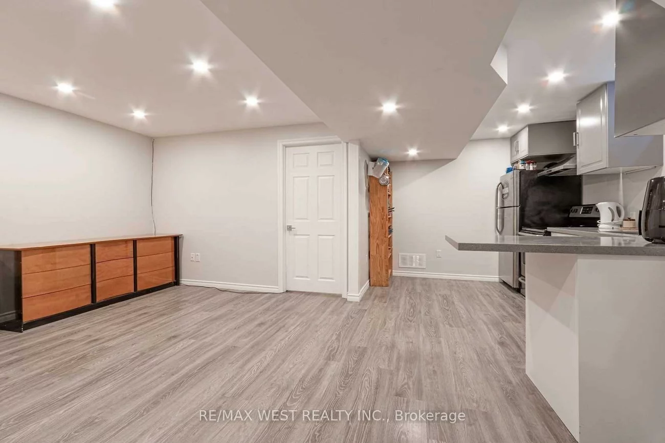 70, Breeze, Bradford, Bradford West Gwillimbury