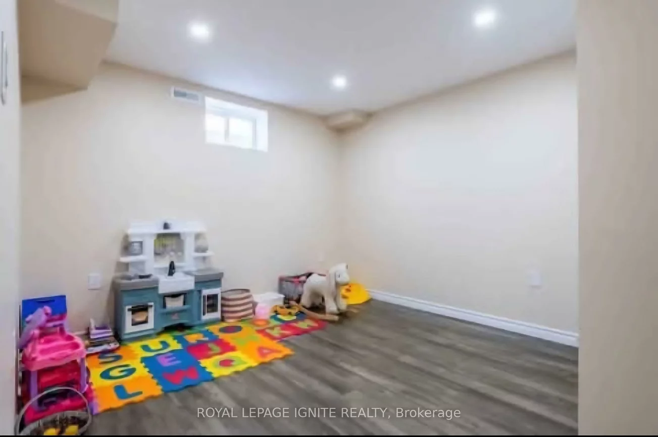 90, Long, Bradford, Bradford West Gwillimbury