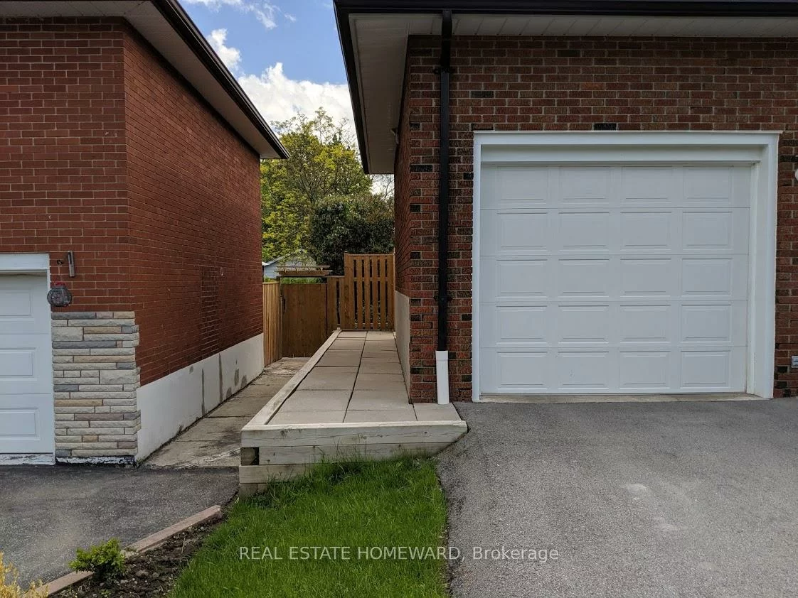 76, Luxury, Bradford, Bradford West Gwillimbury