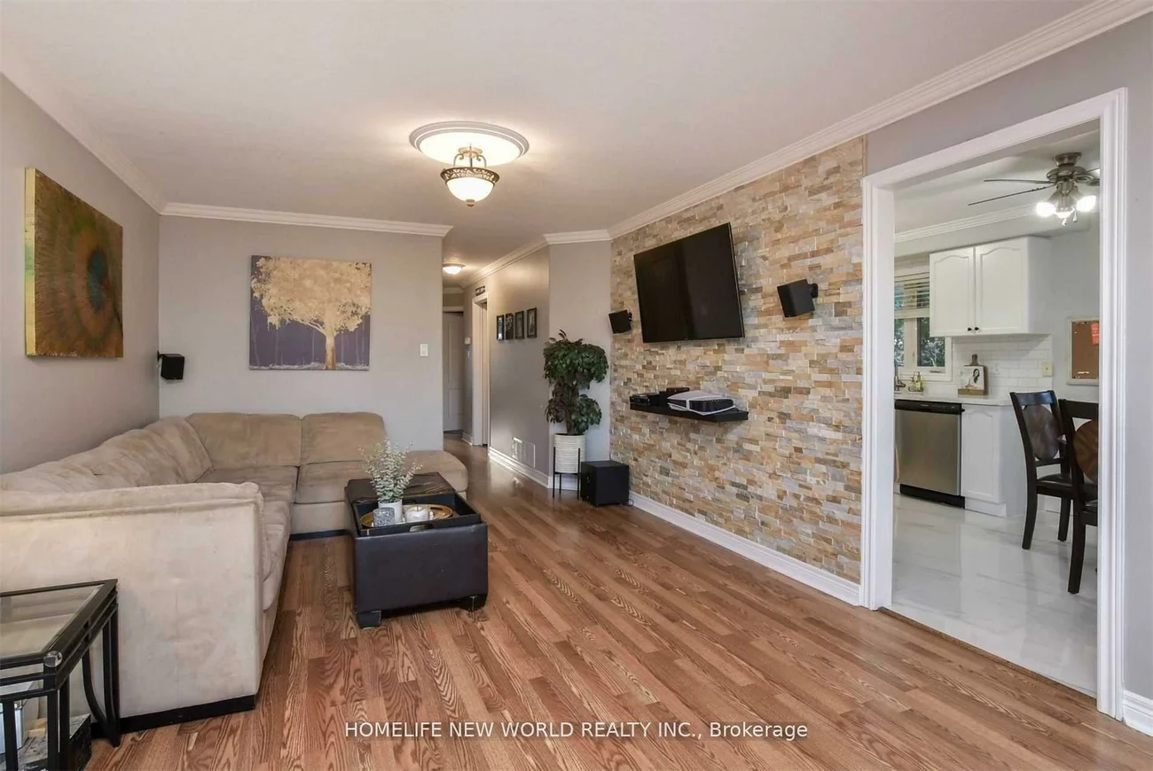 32, Smith, Bradford, Bradford West Gwillimbury