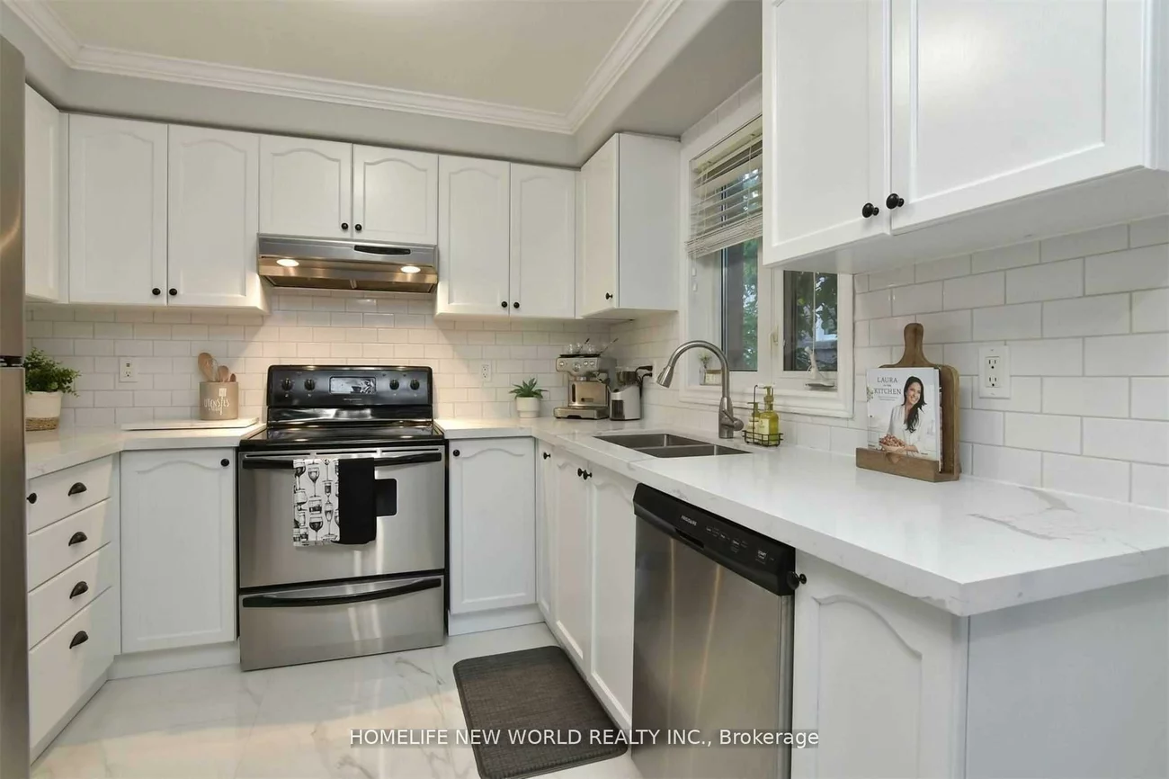 32, Smith, Bradford, Bradford West Gwillimbury