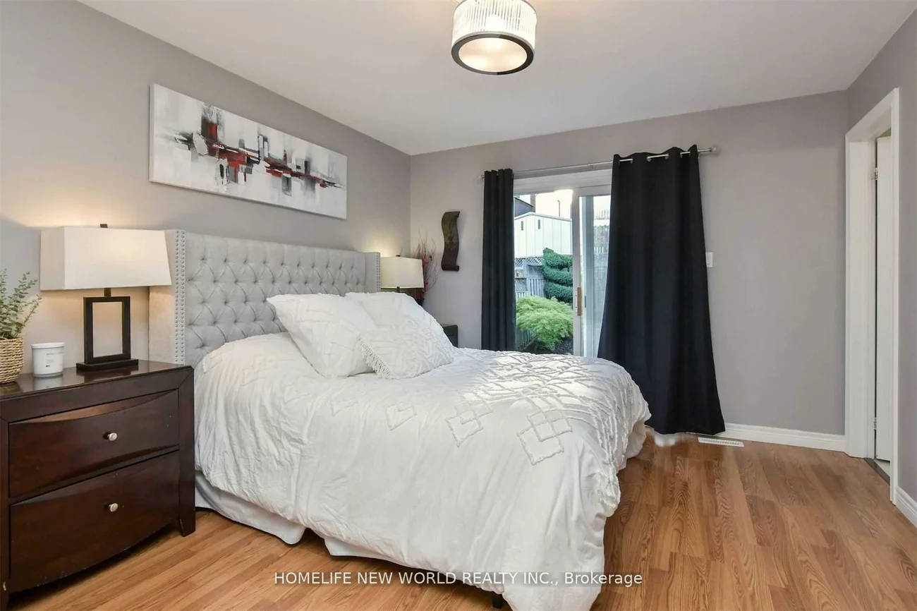 32, Smith, Bradford, Bradford West Gwillimbury