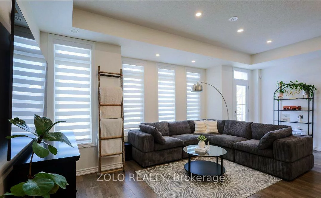 37, Montrose, Bradford, Bradford West Gwillimbury