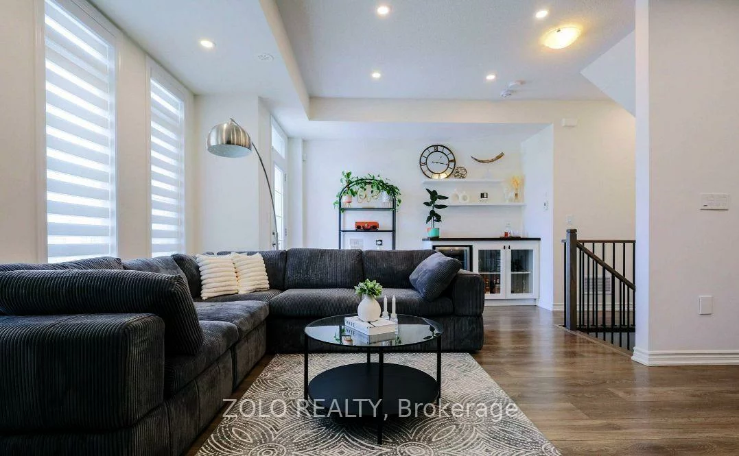 37, Montrose, Bradford, Bradford West Gwillimbury