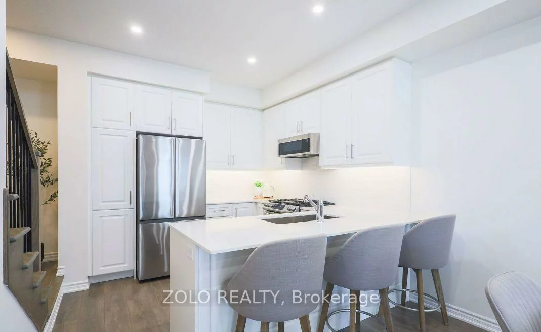 37, Montrose, Bradford, Bradford West Gwillimbury