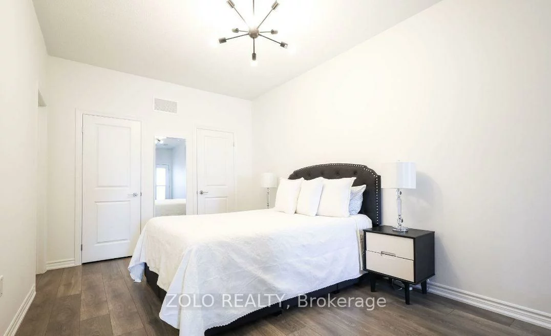 37, Montrose, Bradford, Bradford West Gwillimbury