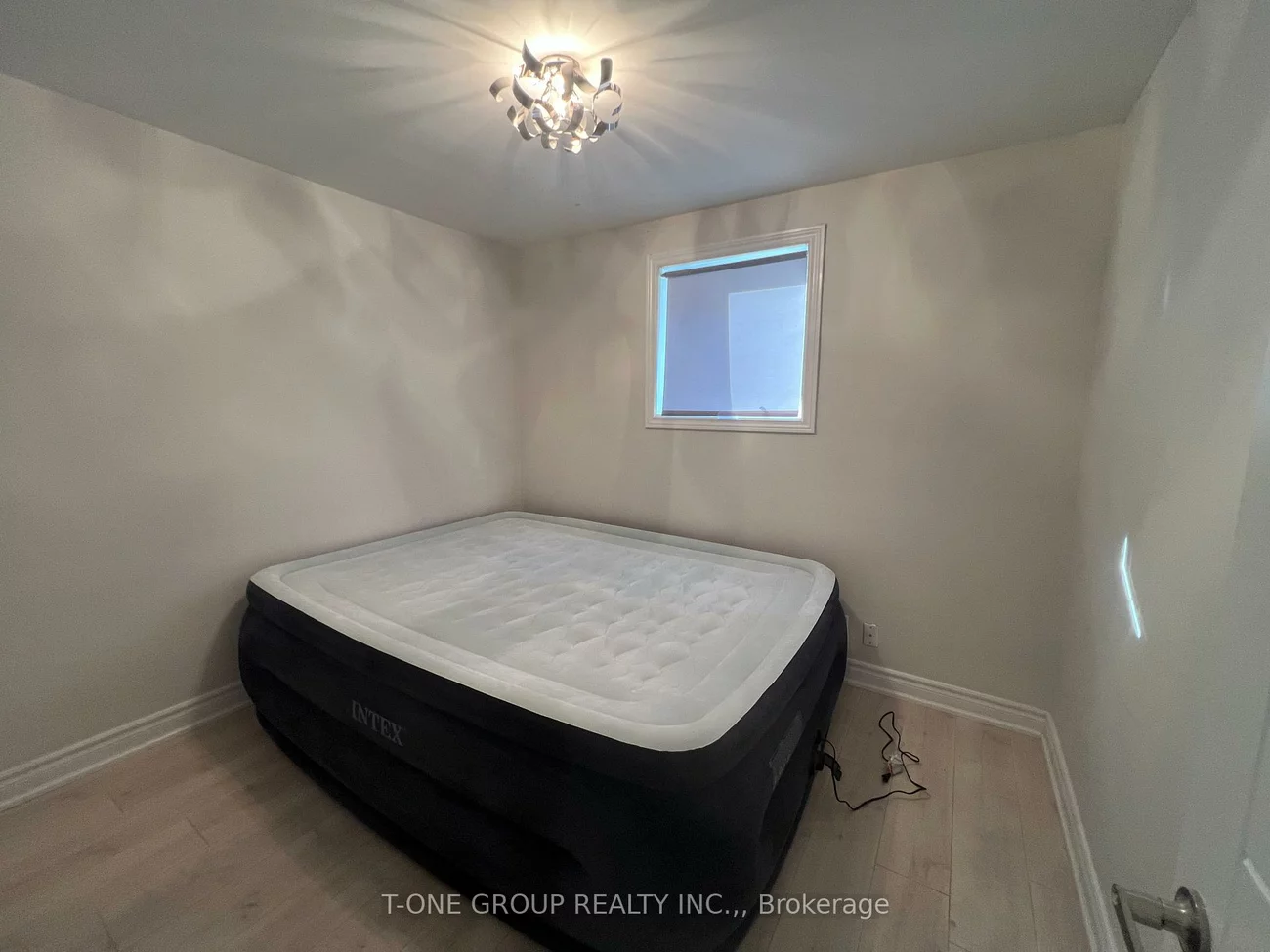 98, Thornton, Bradford, Bradford West Gwillimbury