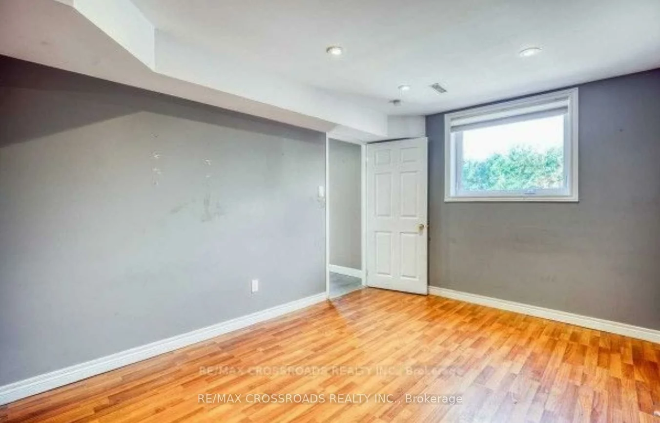 304, Orsi, Bradford, Bradford West Gwillimbury