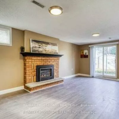 304, Orsi, Bradford, Bradford West Gwillimbury