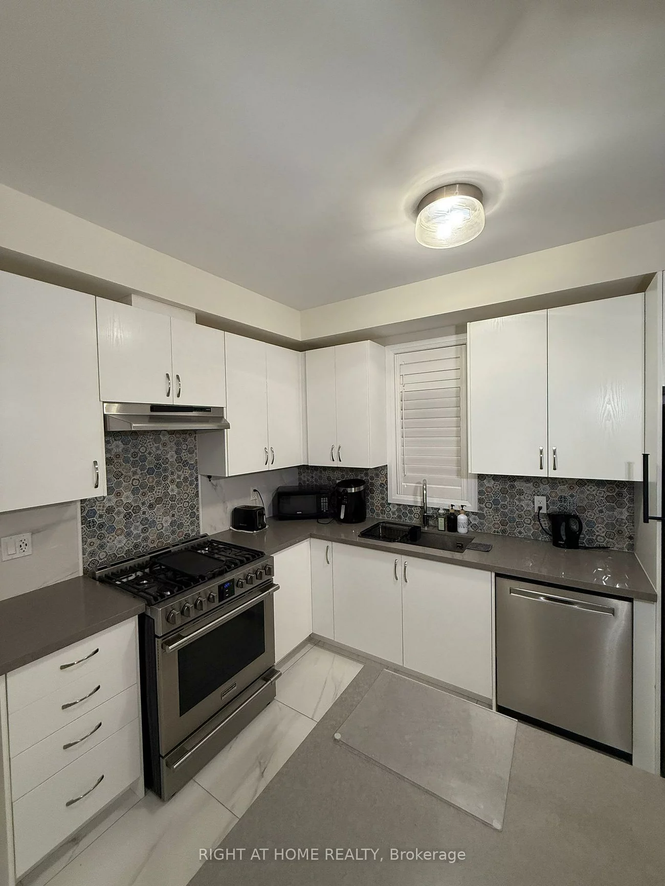 74, Westlake, Bradford, Bradford West Gwillimbury