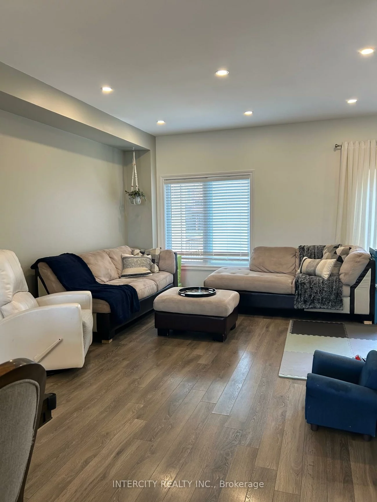145, Taucar, Bradford, Bradford West Gwillimbury