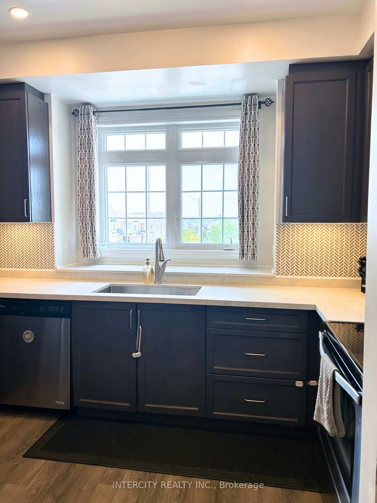 145, Taucar, Bradford, Bradford West Gwillimbury