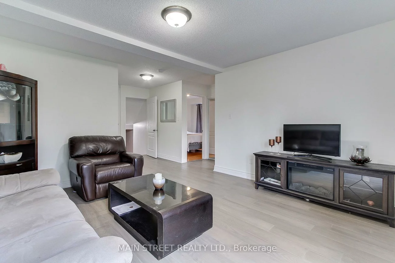 215, Melbourne, Bradford, Bradford West Gwillimbury