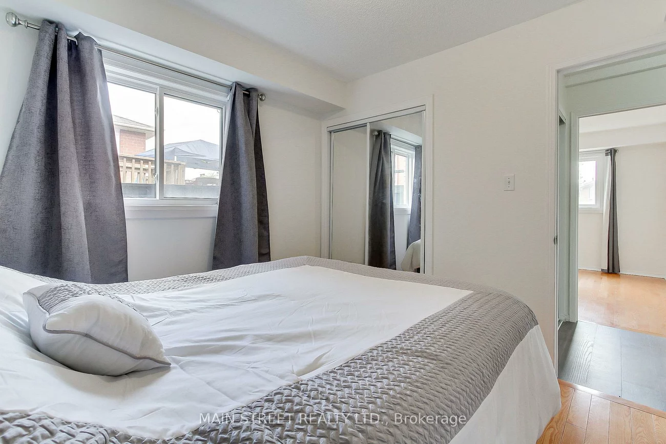 215, Melbourne, Bradford, Bradford West Gwillimbury