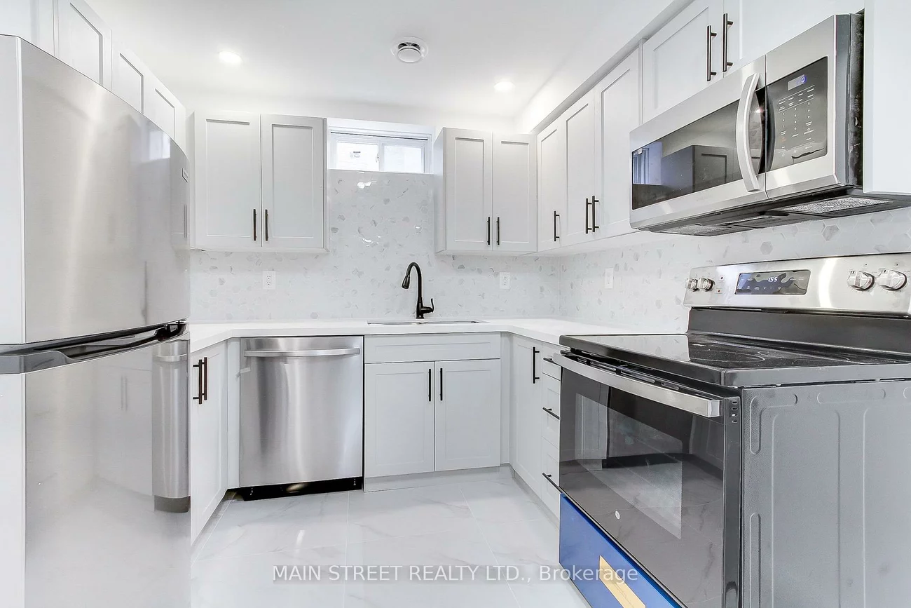 215, Melbourne, Bradford, Bradford West Gwillimbury