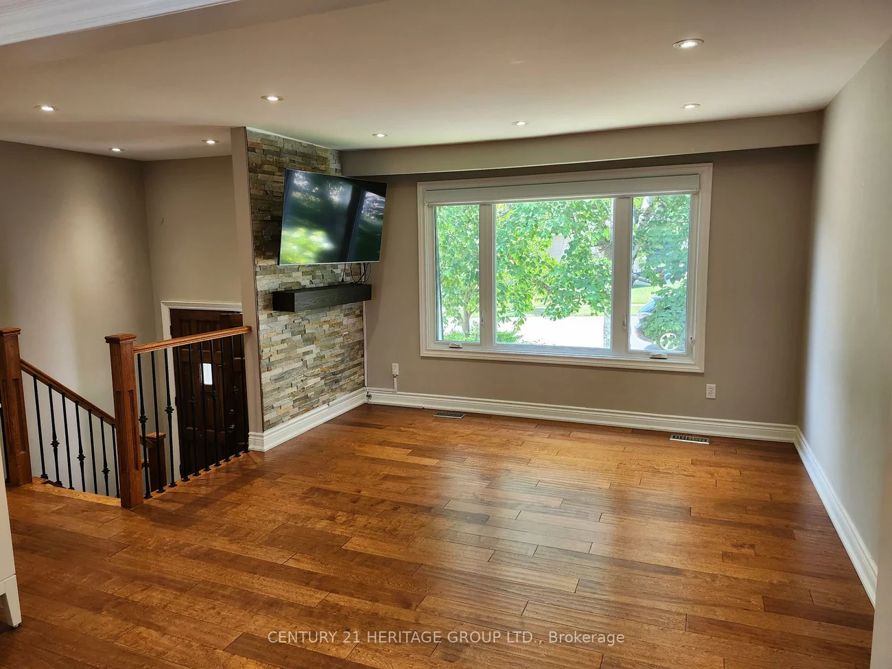 151, Nelson, Bradford, Bradford West Gwillimbury